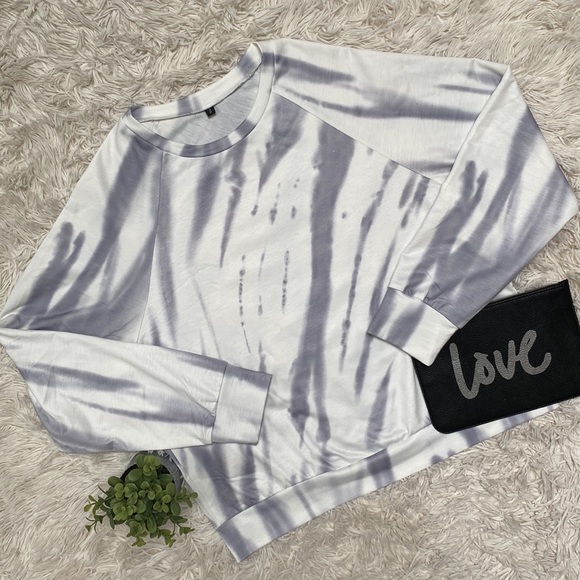 Boutique Tie Dye Lightweight Sweatshirt ๐ White & Gray - Picture 1 of 11